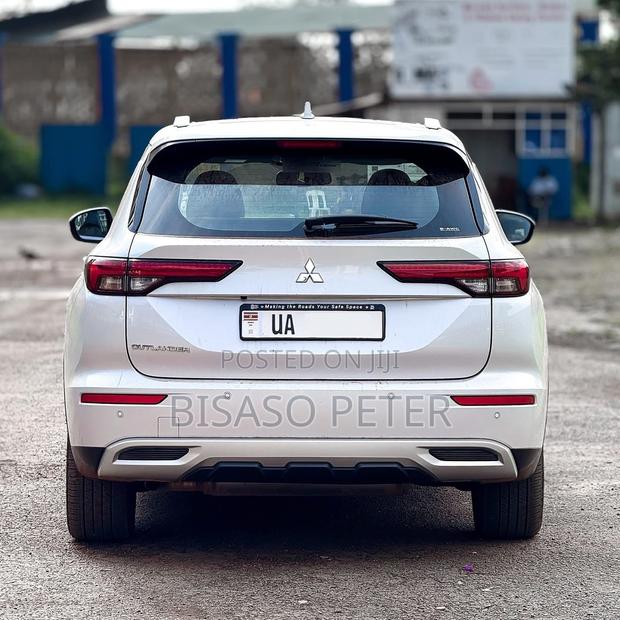 Mitsubishi Outlander 2025 White