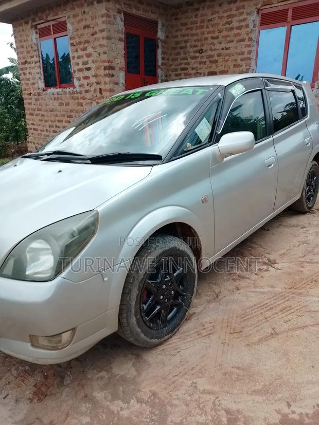 Toyota Opa 1.8 AWD 2000 Silver