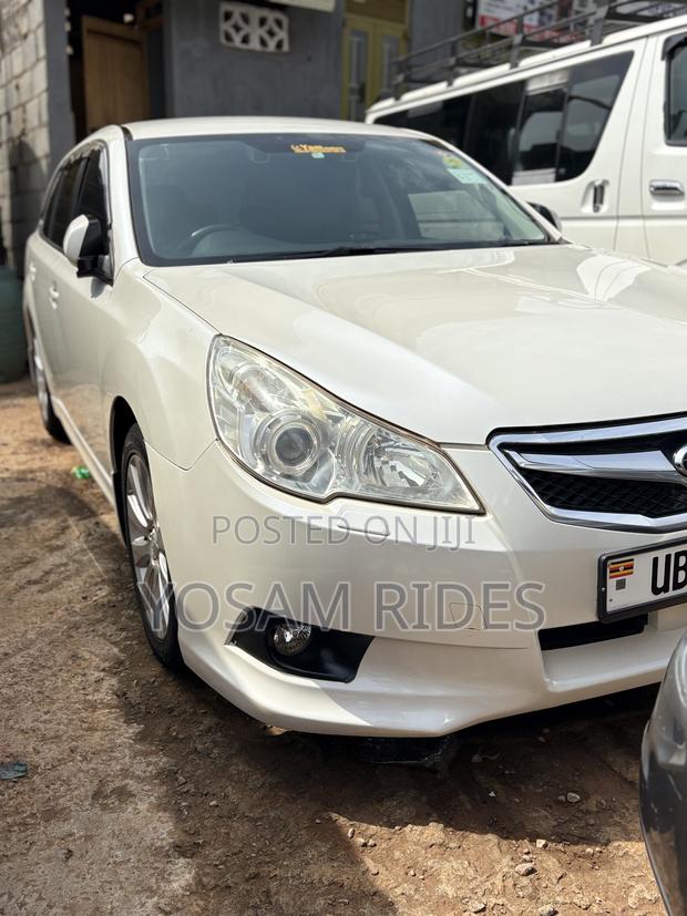 Subaru Legacy 2.5i Premium 2010 White