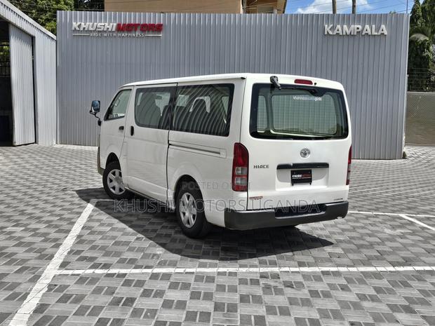 Toyota HiAce 2012 White