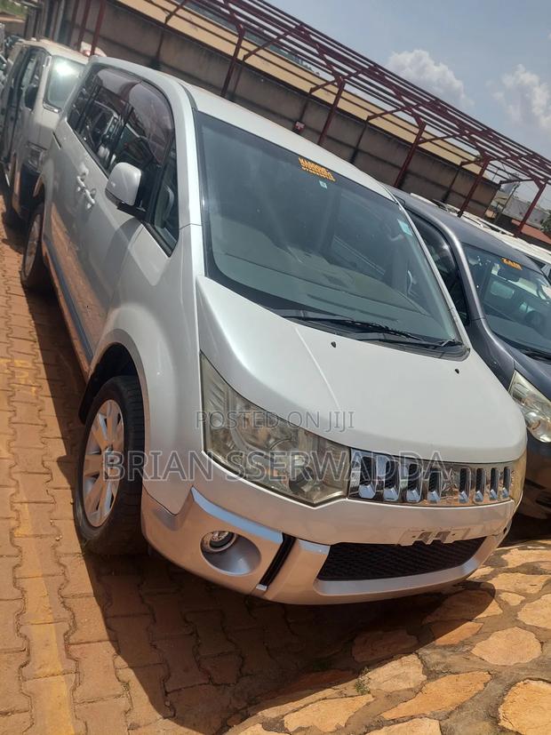 Mitsubishi Delica 2011 White