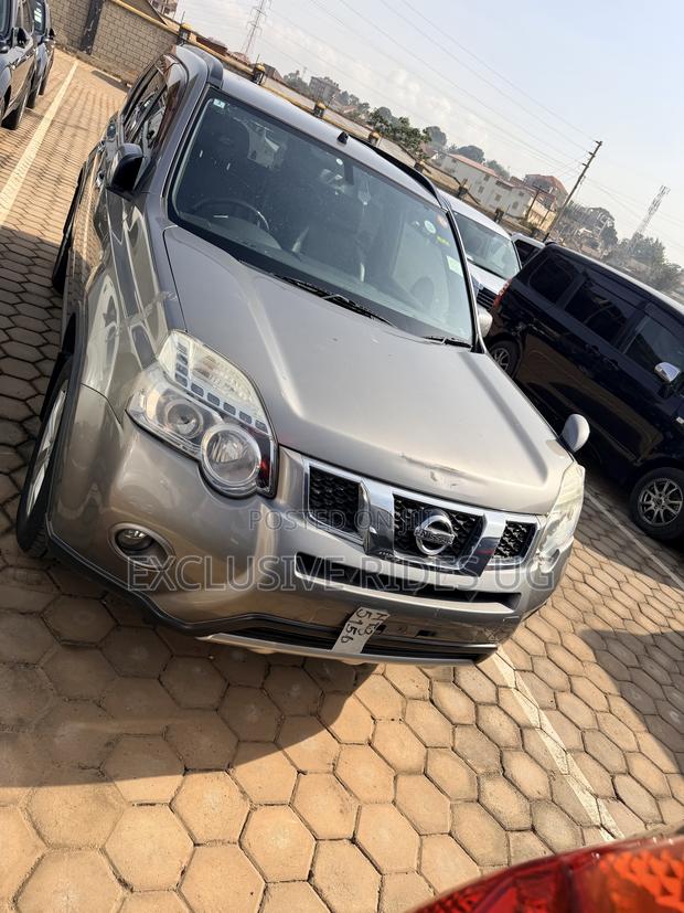 Nissan X-Trail 2012 Gold