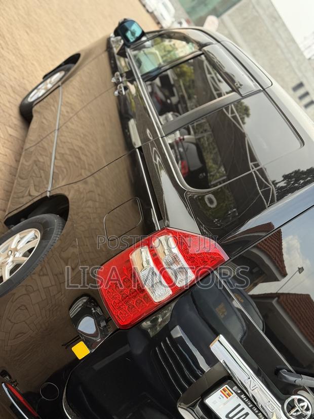 Toyota Noah 2.0 143hp AWD (8 Seater) 2011 Black