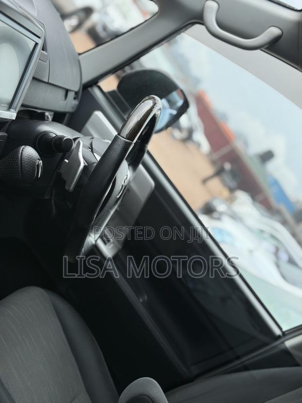 Toyota Noah 2.0 143hp AWD (8 Seater) 2011 Black