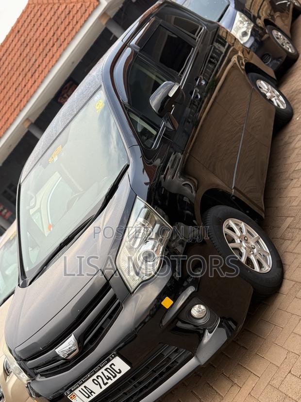 Toyota Noah 2.0 143hp AWD (8 Seater) 2011 Black