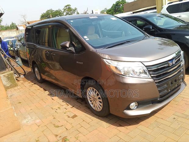 Toyota Noah 1.8 FWD Hybrid (7 seater) 2014 Silver