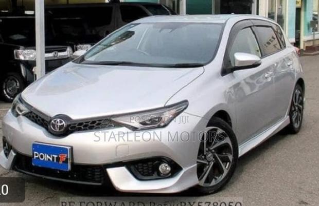 Toyota Auris 2012 Silver