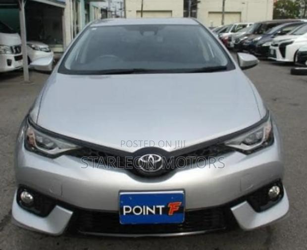 Toyota Auris 2012 Silver