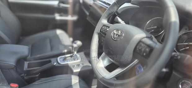 Toyota Hilux 2025 White