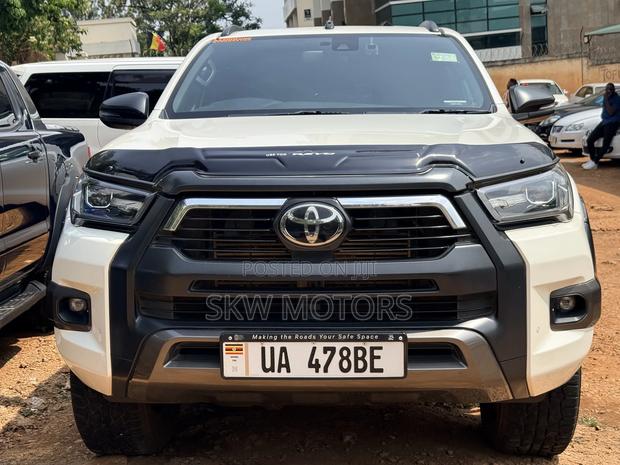 Toyota Hilux 2022 White