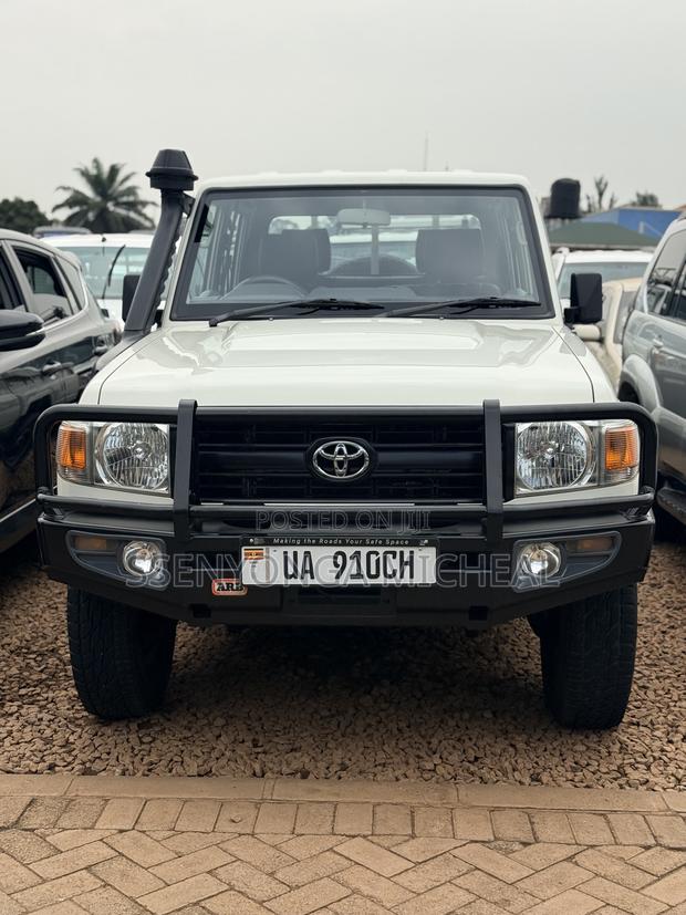 Toyota Land Cruiser 2017 White