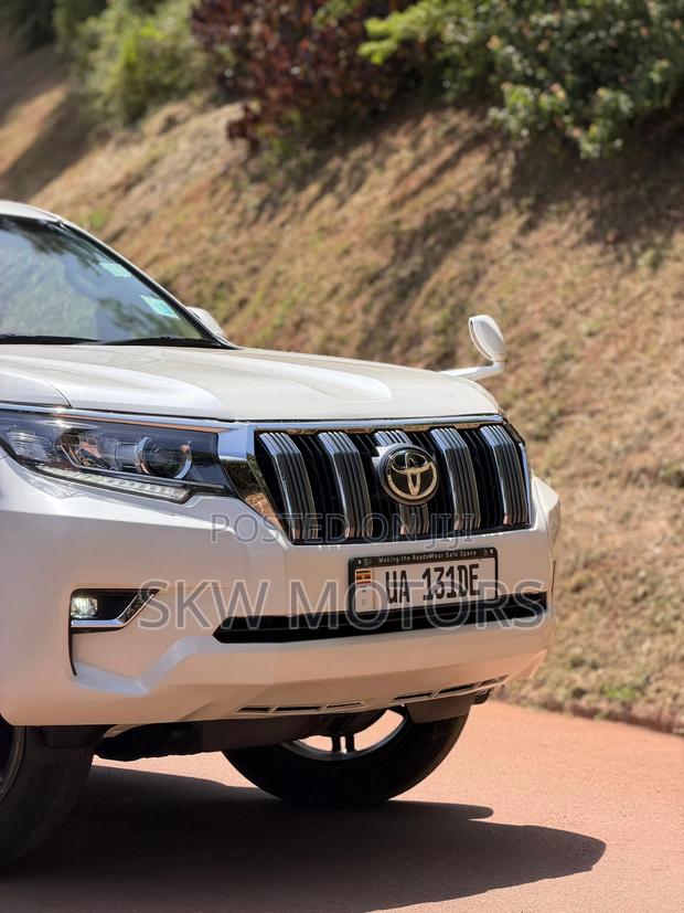 Toyota Land Cruiser Prado 2017 White