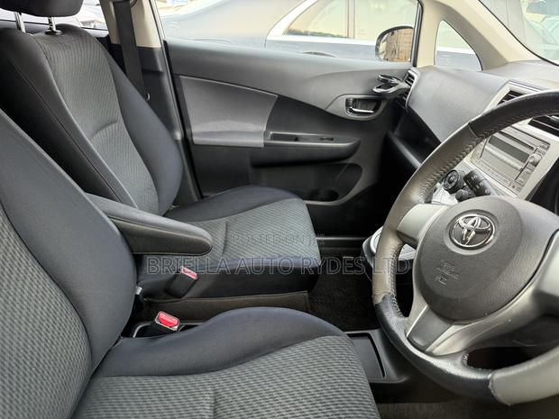 Toyota Ractis 2013 Silver