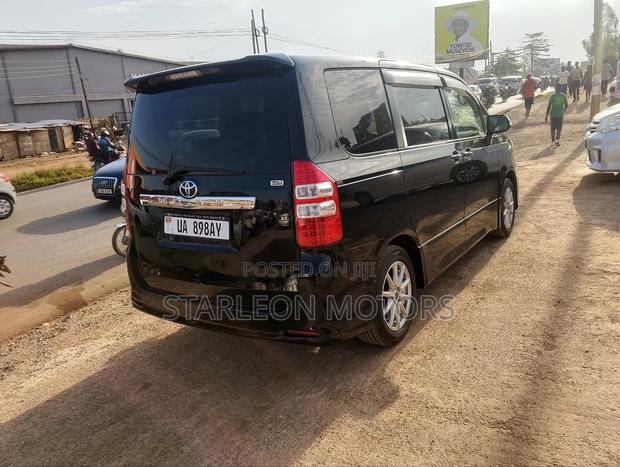 Toyota Noah 2010 Black