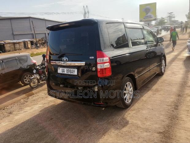 Toyota Noah 2010 Black