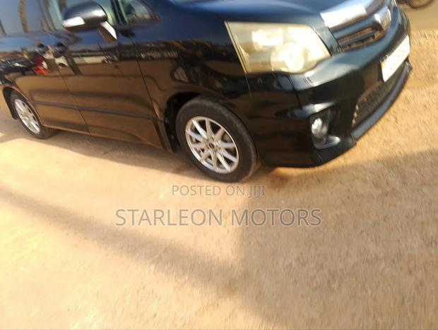 Toyota Noah 2010 Black