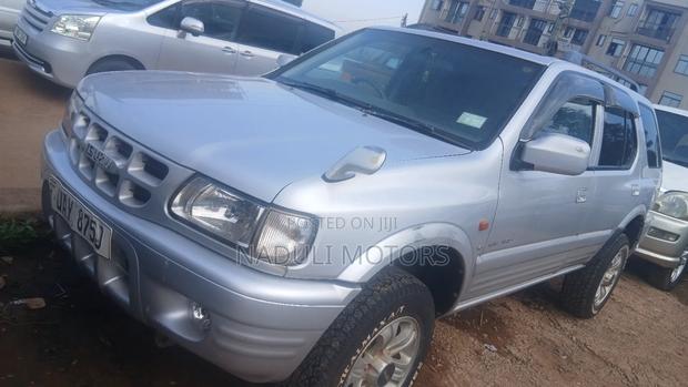 Isuzu Rodeo 2004 Silver