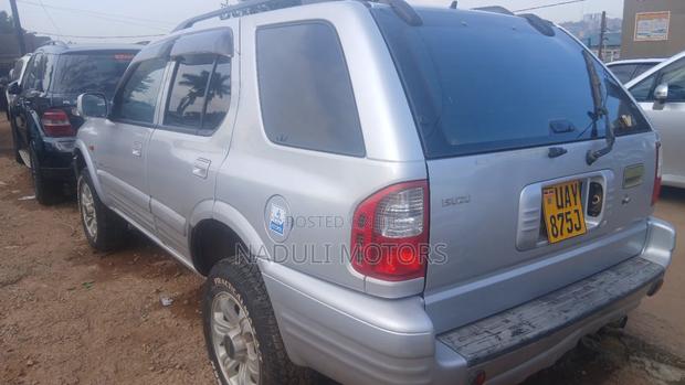 Isuzu Rodeo 2004 Silver
