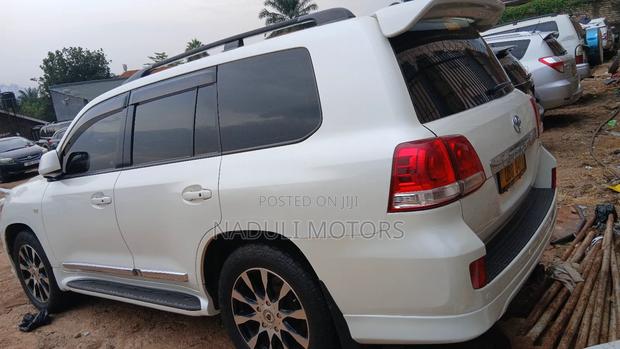 Toyota Land Cruiser Prado 2011 White