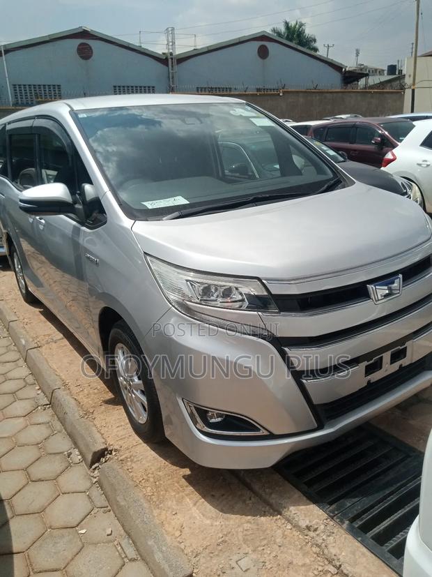 Toyota Noah 2016 Silver