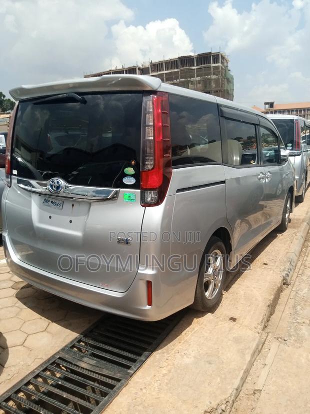 Toyota Noah 2015 Silver