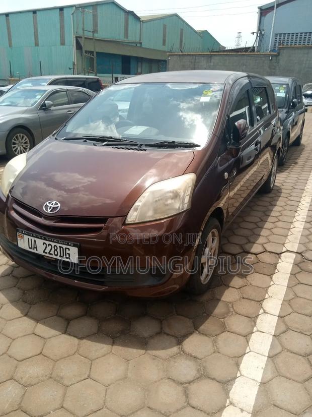 Toyota Passo Sette 2010 Maroon