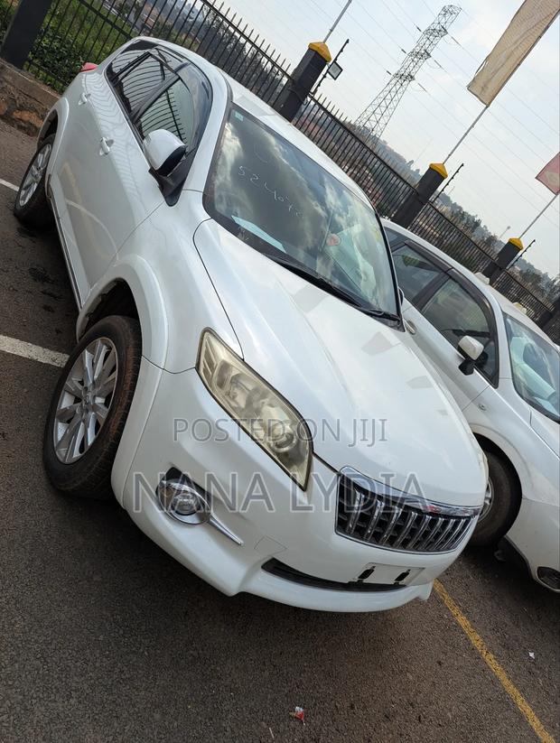 Toyota Vanguard 2011 White