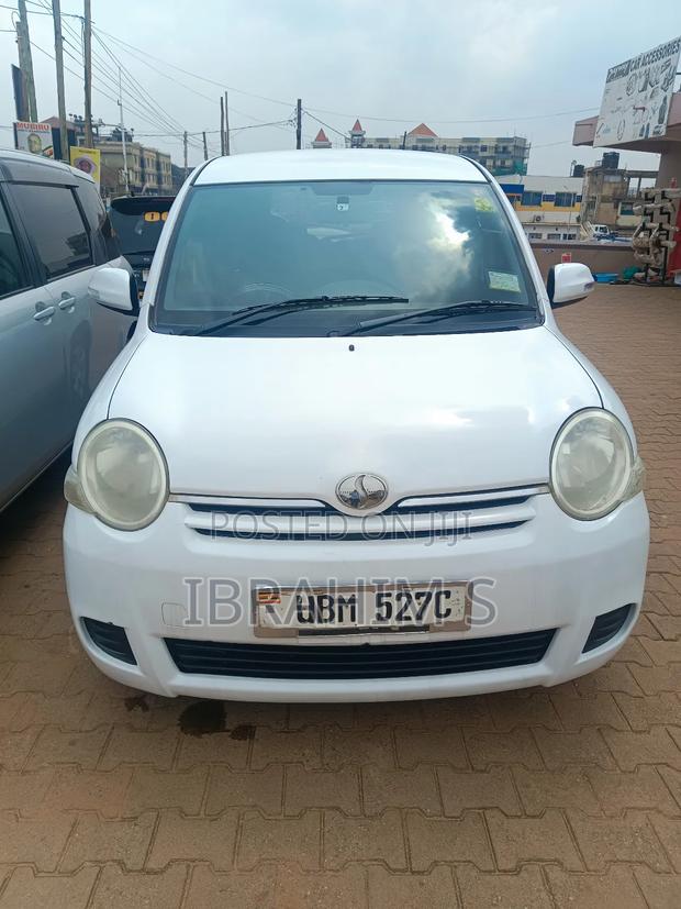 Toyota Sienta 2010 White