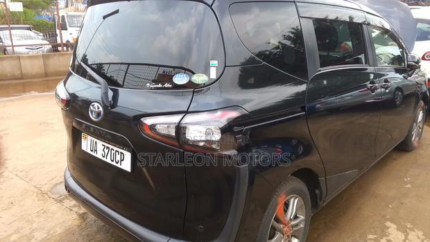 Toyota Sienta 2016 Black