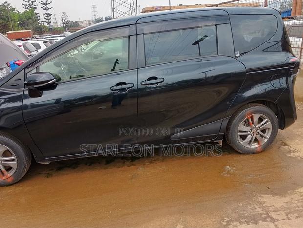 Toyota Sienta 2016 Black