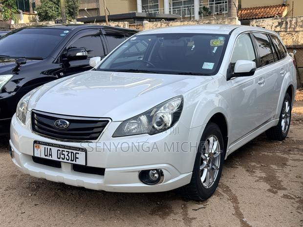 Subaru Outback 2011 White