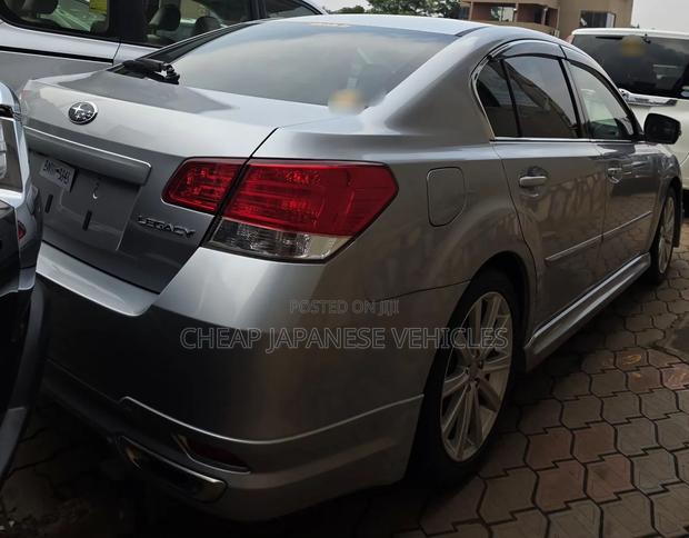 Subaru Legacy 2.5i Premium 2013 Silver