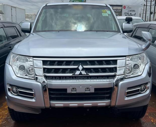 Mitsubishi Pajero V90 3.0 GR 2015 Silver