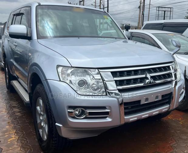 Mitsubishi Pajero V90 3.0 GR 2015 Silver