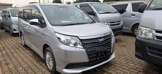 Toyota Noah 2017 Silver