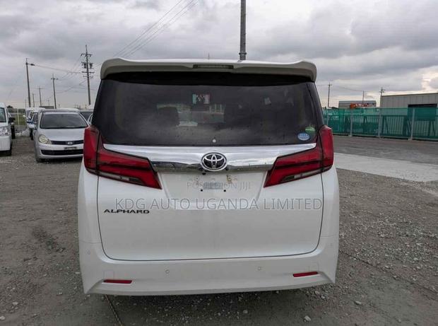 Toyota Alphard 2.5 Petrol AWD 2018 Pearl