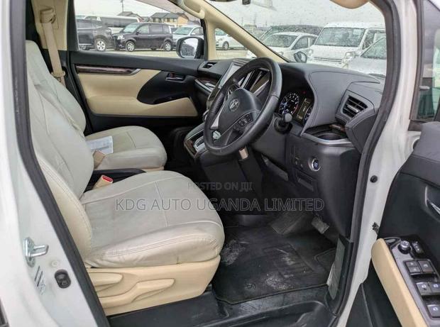 Toyota Alphard 2.5 Petrol AWD 2018 Pearl