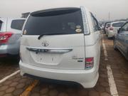 Toyota ISIS 2012 White for sale