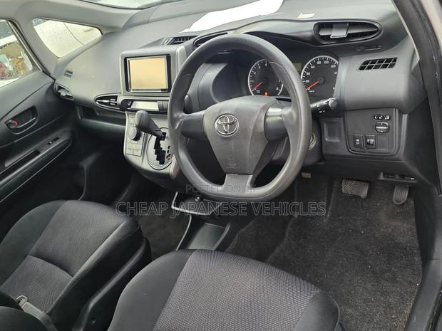 Toyota Wish 2013 Silver