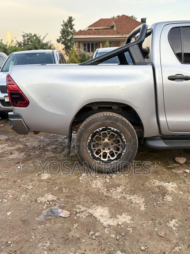 Toyota Hilux Revo Double Cab Deisel 2.8 AWD 2018 Silver