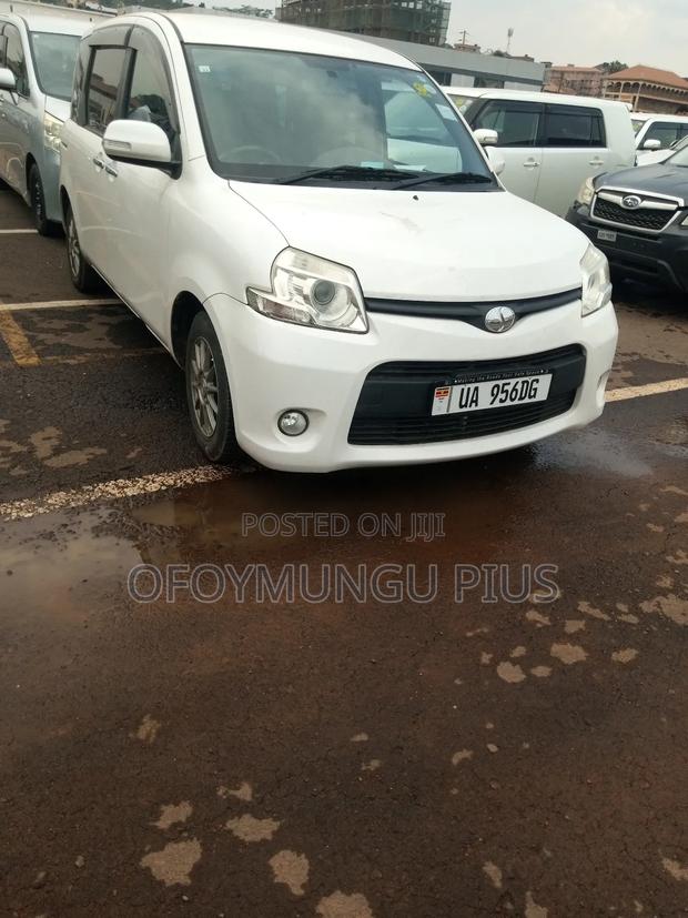 Toyota Sienta 2012 White