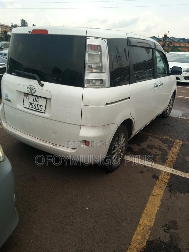 Toyota Sienta 2012 White