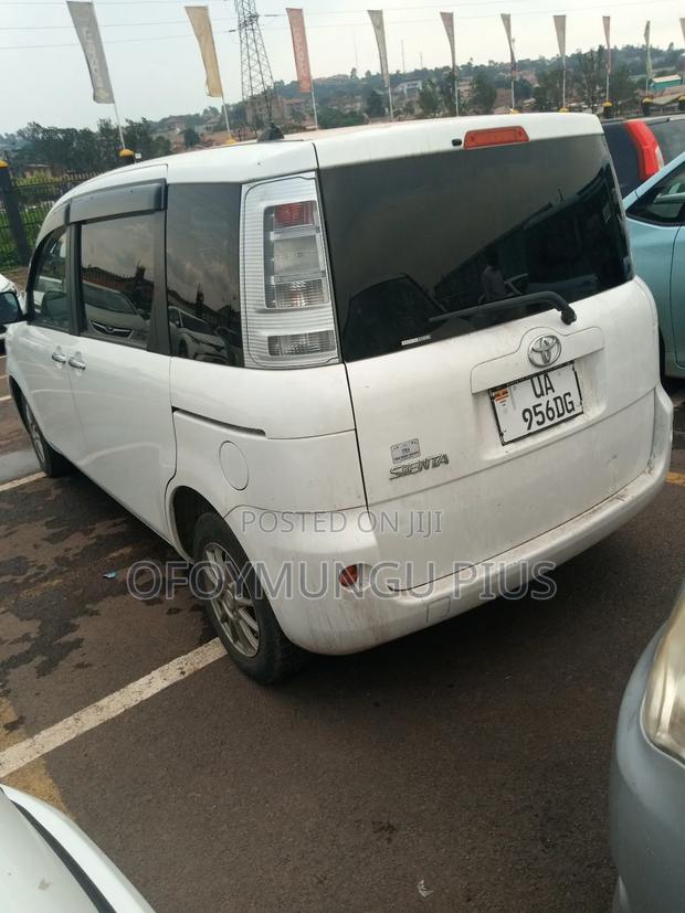 Toyota Sienta 2012 White