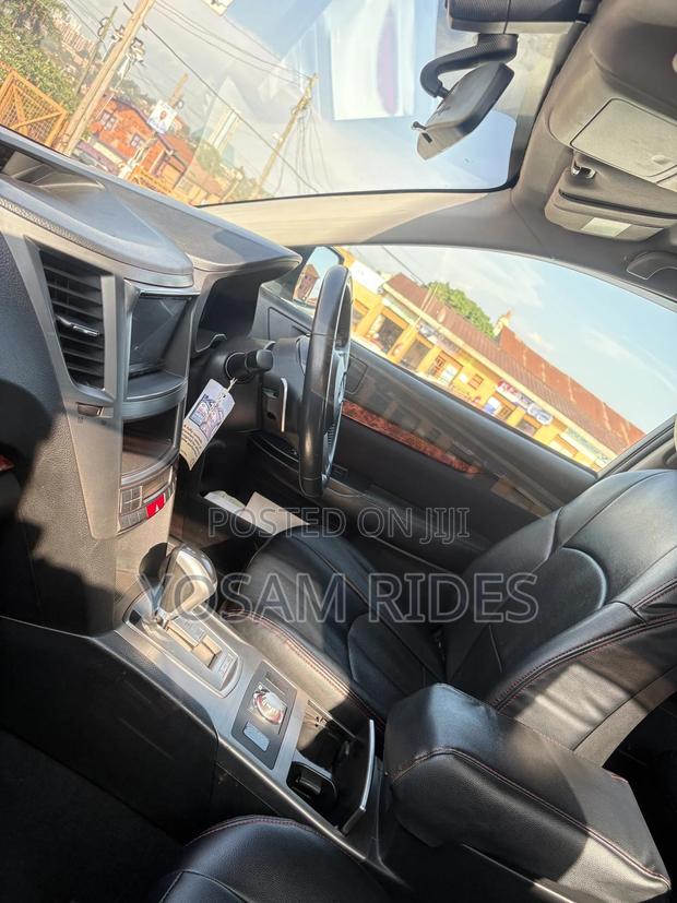 Subaru Legacy 2.5i Premium 2010 White