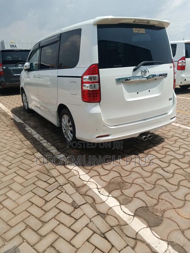 Toyota Noah 2013 White