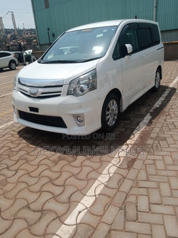 Toyota Noah 2013 White
