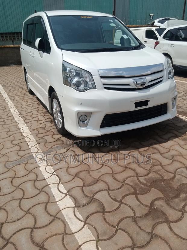 Toyota Noah 2013 White