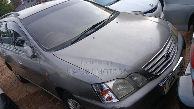 Toyota Gaia 2003 Gray