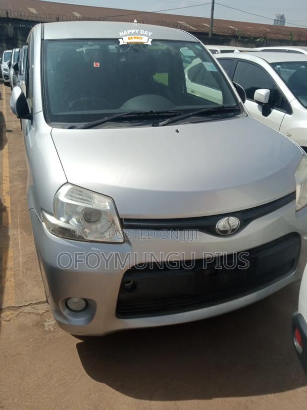 Toyota Sienta 2013 Silver