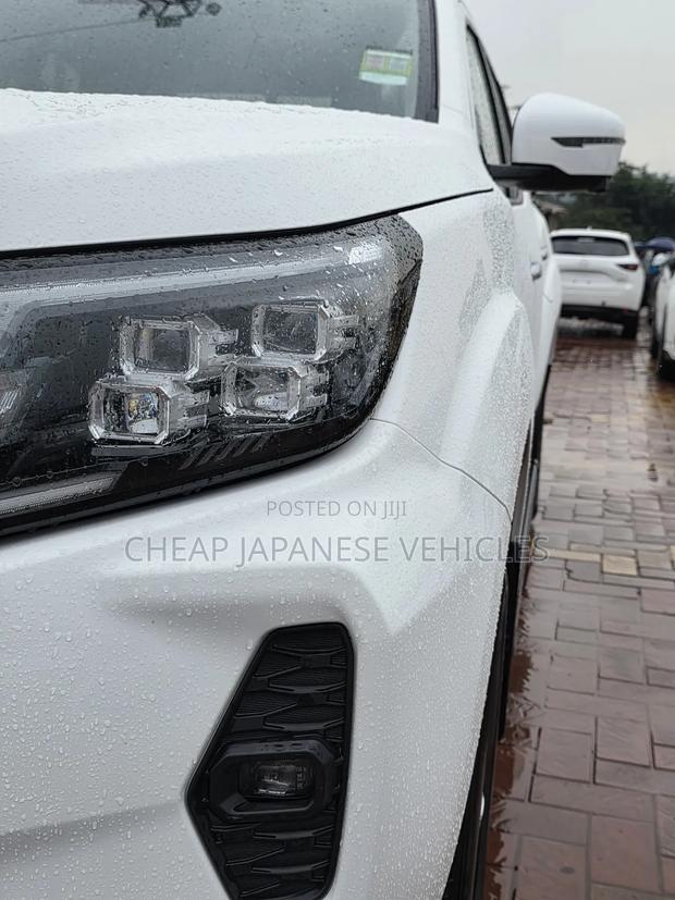 Nissan Navara 2022 White